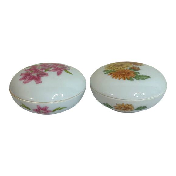 Vintage Porcelain Round Trinket Dishes with Lids Yellow Mums Pink Lillies (2) - Picture 3 of 8
